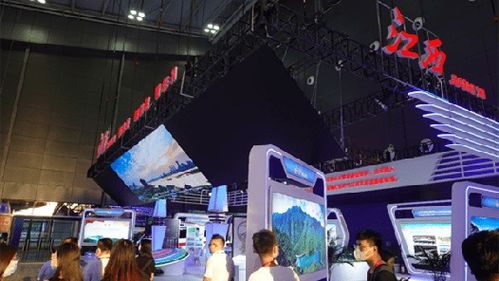 探館中非經貿博覽會 商品琳瑯滿目，展覽精彩紛呈